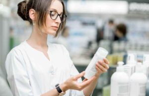 Comment lire l'étiquette d'un produit chimique avant de l'acheter ? Au premier plan